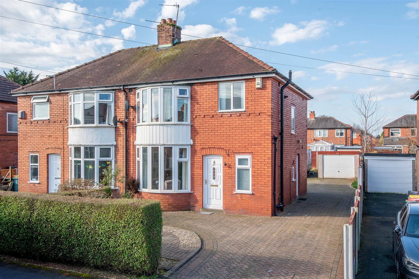 3 bed property in Elm Avenue, Preston